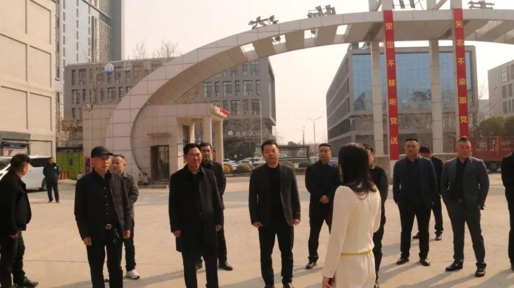 白云实业董事长一行参观河南省鸿泰物流有限公司总部